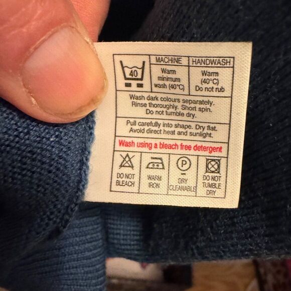 James Pringle Weavers Blue Sleeveless Vest Large 100% Pure Wool British Isles - Picture 7 of 7